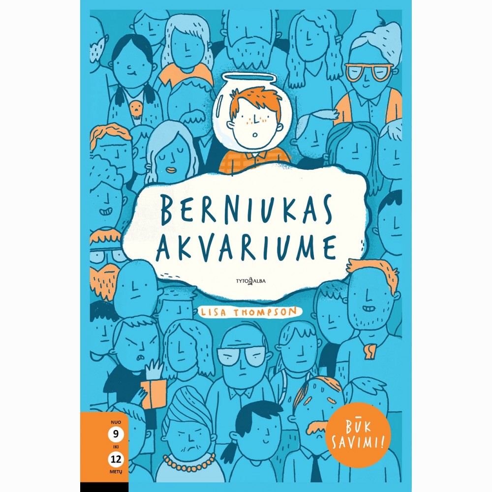 Berniukas akvariume